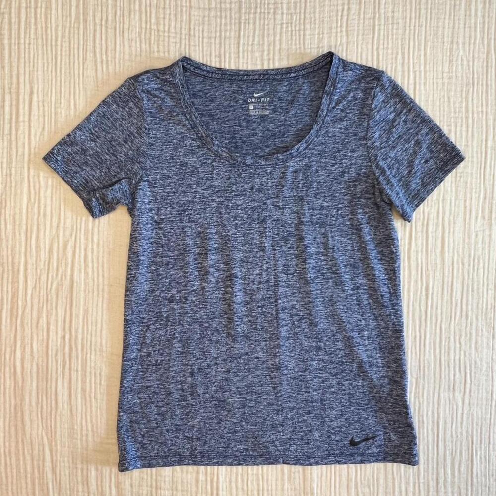 Women’s Nike Dri-FIT legend scoop neck training shirt